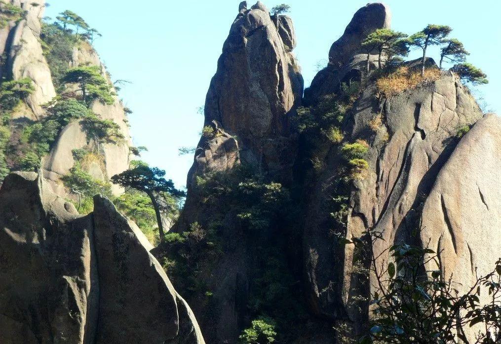 松夏台式冲床空气弹簧组成部件及安装方法？游戏画面